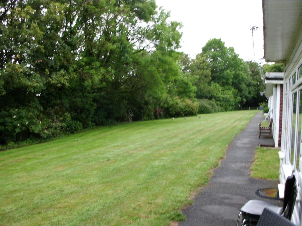 Bumblebee Villa Dartmouth Exterior photo